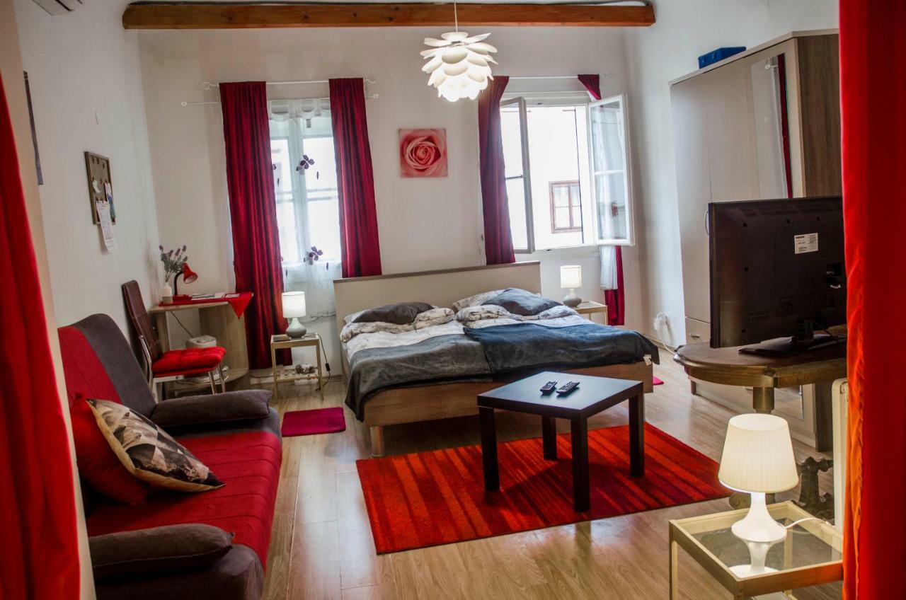 קארלובץ Rooms And Apartment Veral-Ka מראה חיצוני תמונה