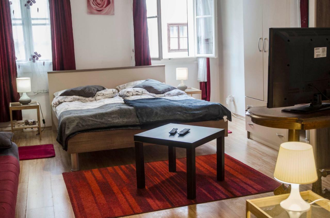 קארלובץ Rooms And Apartment Veral-Ka מראה חיצוני תמונה